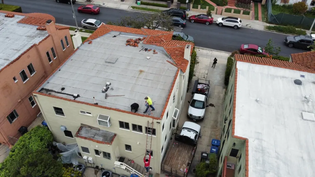 AEL Roofing crew at work