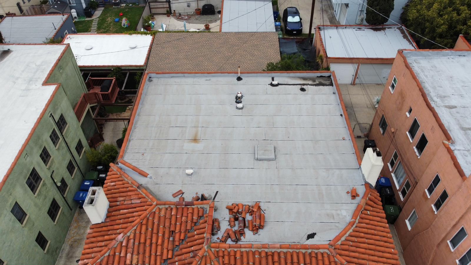 Flat roof on a Los Angeles apartment building